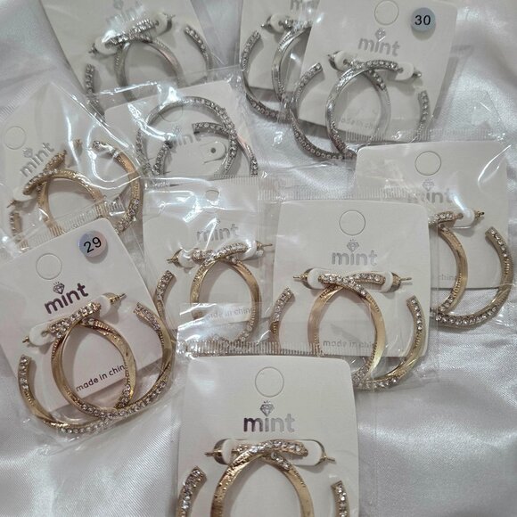 !SALES!  Mint Women´s Lot of 10 Pair Silver and Gold Fashion Earrings Jewelry - Picture 1 of 3